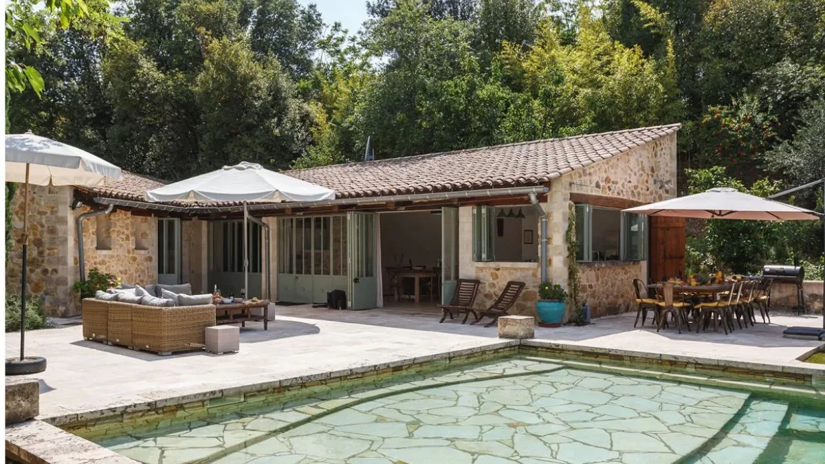 Luxury pool house apartment with private pool in the South of France