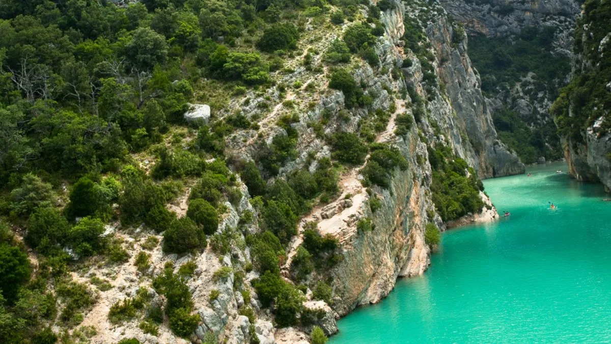 view on the Gorges de Verdon with high cliffs and people kayaking on the river