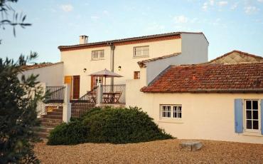 Villa in private domaine with 2 large shared pools - sleeps 6 (BEZ103)