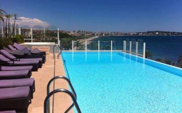 Charming Studio Apartment Very Near The Beach in Golfe-Juan. To sleep 3. (CANN137)