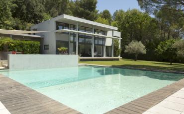Luxury 4 bedroom holiday villa with private pool in Provence France (LUB108PV)