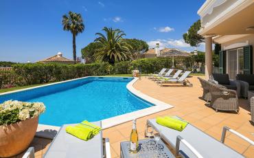 Luxury 3 bedroom holiday villa with private pool in Algarve Portugal (PORTU101PV)