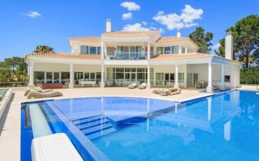 Luxury 4 bedroom holiday villa with private pool in Algarve Portugal (PORTU102PV)