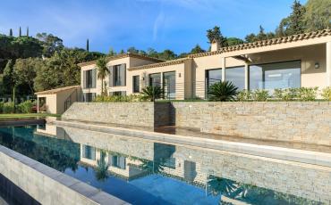 Luxury 5 bedroom holiday villa with private pool in Cote d'Azur France (LCV112PV)