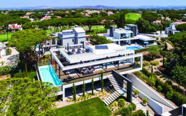 Luxury 4 bedroom holiday villa with private pool in Algarve Portugal (PORTU105PV)