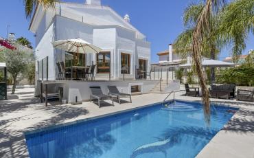 Luxury 4 bedroom holiday villa with private pool in Costa del Sol Spain (PV1674)