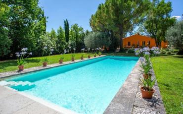 Luxury 3 bedroom holiday villa with private pool in Provence France (PV713)
