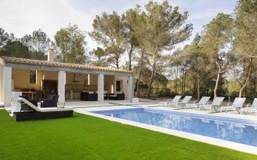 Luxury 4 bedroom holiday villa with private pool in Mallorca Spain (PV1192)