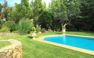 Luxury 4 bedroom holiday villa with private pool in Lisbon & coast Portugal (PV310)