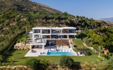 Luxury 5 bedroom holiday villa with private pool in Costa del Sol Spain (PV2716)