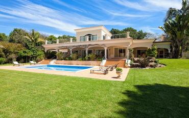 Luxury 4 bedroom holiday villa with private pool in Algarve Portugal (PV2710)