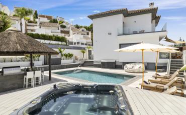 Luxury 5 bedroom holiday villa with private pool in Costa del Sol Spain (PV2994)