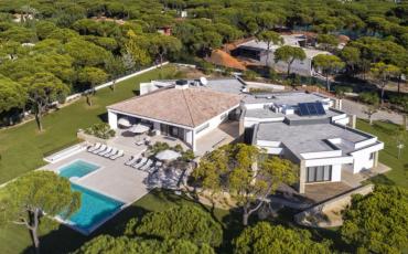 Luxury 5 bedroom holiday villa with private pool in Algarve Portugal (PORTU117PV)