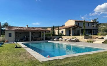 Luxury 6 bedroom holiday villa with private pool in Provence France (PV2995)