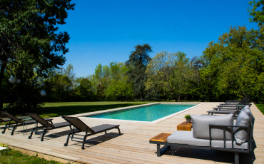 Luxury Elegant House Just Outside Toulouse. Heated Saltwater Pool. 8 bedrooms, to sleep 16 (TOUL103GN)