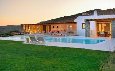 Luxury 4 bedroom holiday villa with private pool in Mykonos Greece (PV1364)