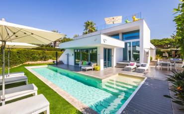 Luxury 4 bedroom holiday villa with private pool in Algarve Portugal (PV1855-2)