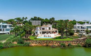 Luxury 4 bedroom holiday villa with private pool in Algarve Portugal (PV3008)