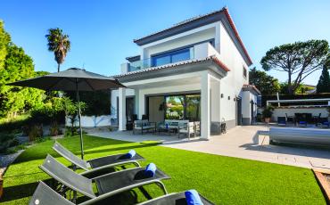 Luxury 3 bedroom holiday villa with private pool in Algarve Portugal (PV2647)