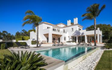 Luxury 4 bedroom holiday villa with private pool in Algarve Portugal (PV963)