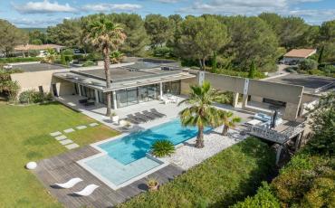 Luxury Villa with Indoor & Outdoor Pools near Montpellier. 6 bedrooms to sleep 12 (MONT193GN)