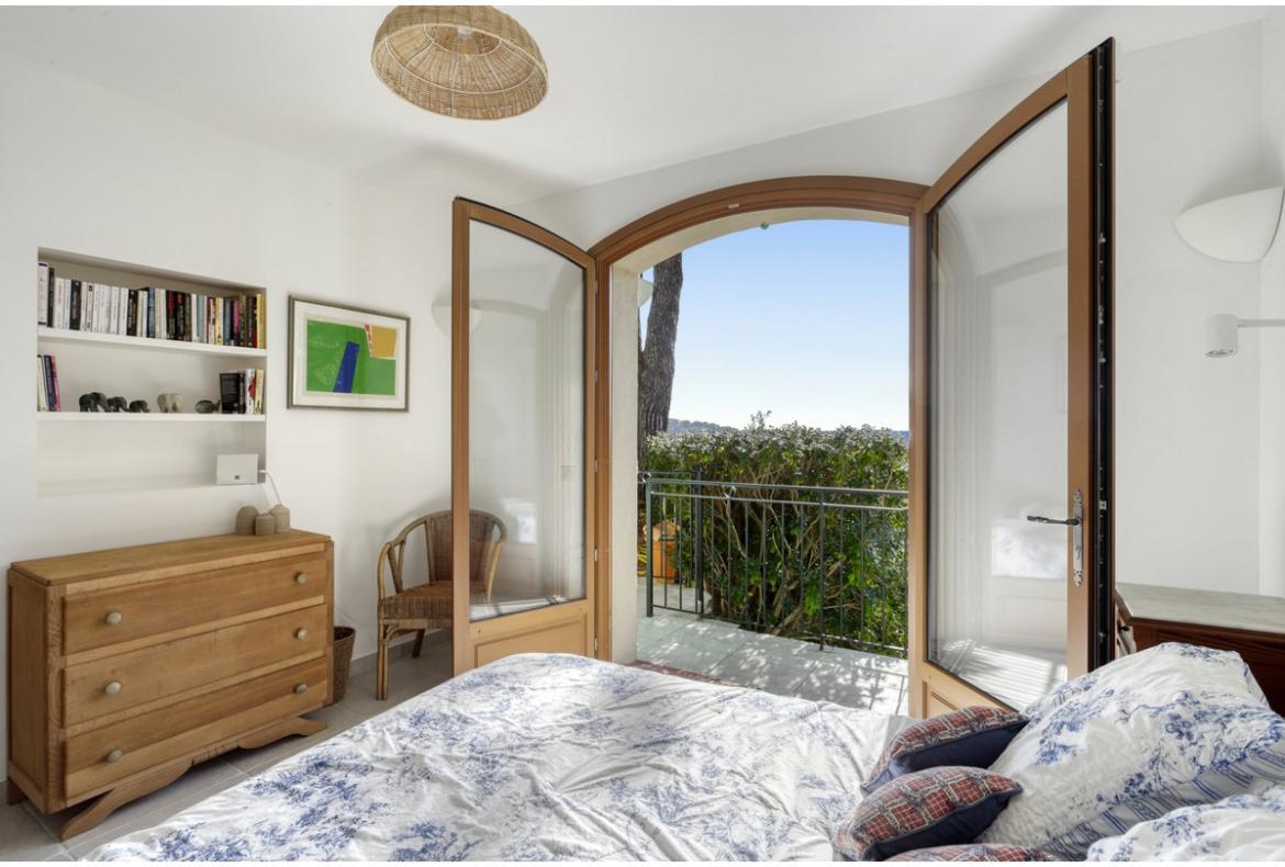 Luxury Villa with Stunning Sea Views. 5 bedrooms. Sleeps 10 (LCV113)