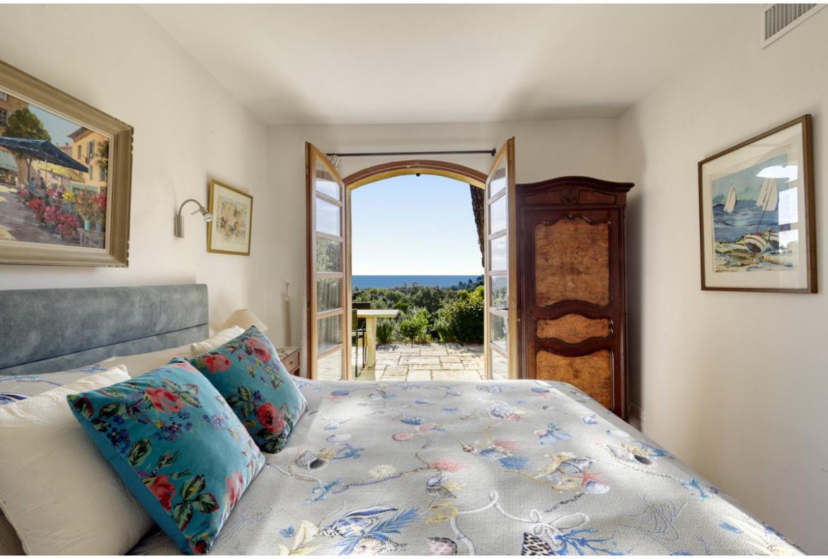 Luxury Villa with Stunning Sea Views. 5 bedrooms. Sleeps 10 (LCV113)