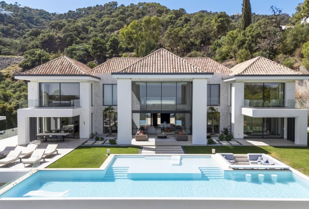 Luxury 7 bedroom holiday villa with private pool in Costa del Sol Spain (PV2981)