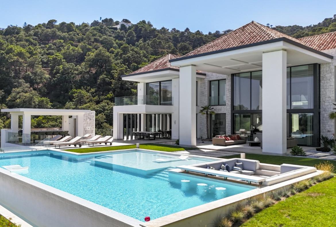 Luxury 7 bedroom holiday villa with private pool in Costa del Sol Spain (PV2981)