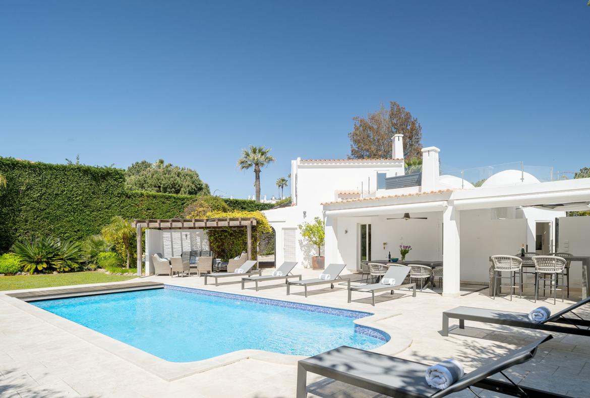 Luxury 3 bedroom holiday villa with private pool in Algarve Portugal (PV2862)