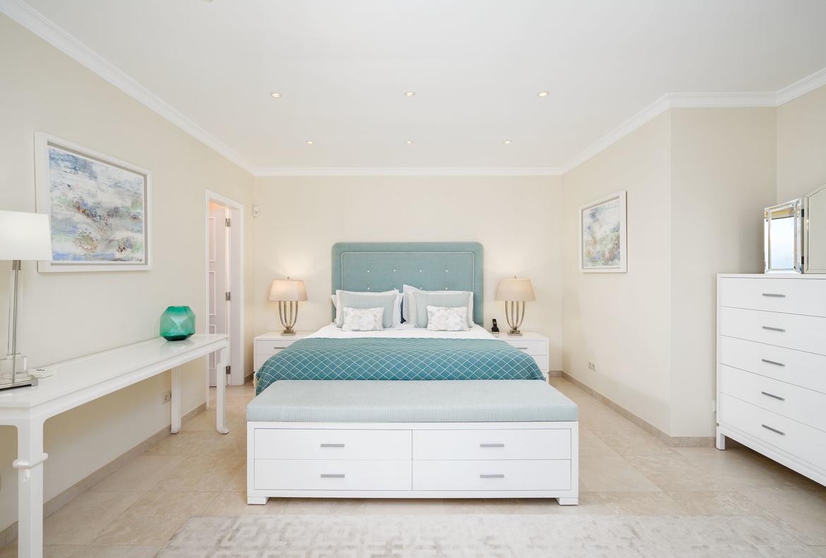 Luxury 3 bedroom holiday villa with private pool in Algarve Portugal (PV2862)