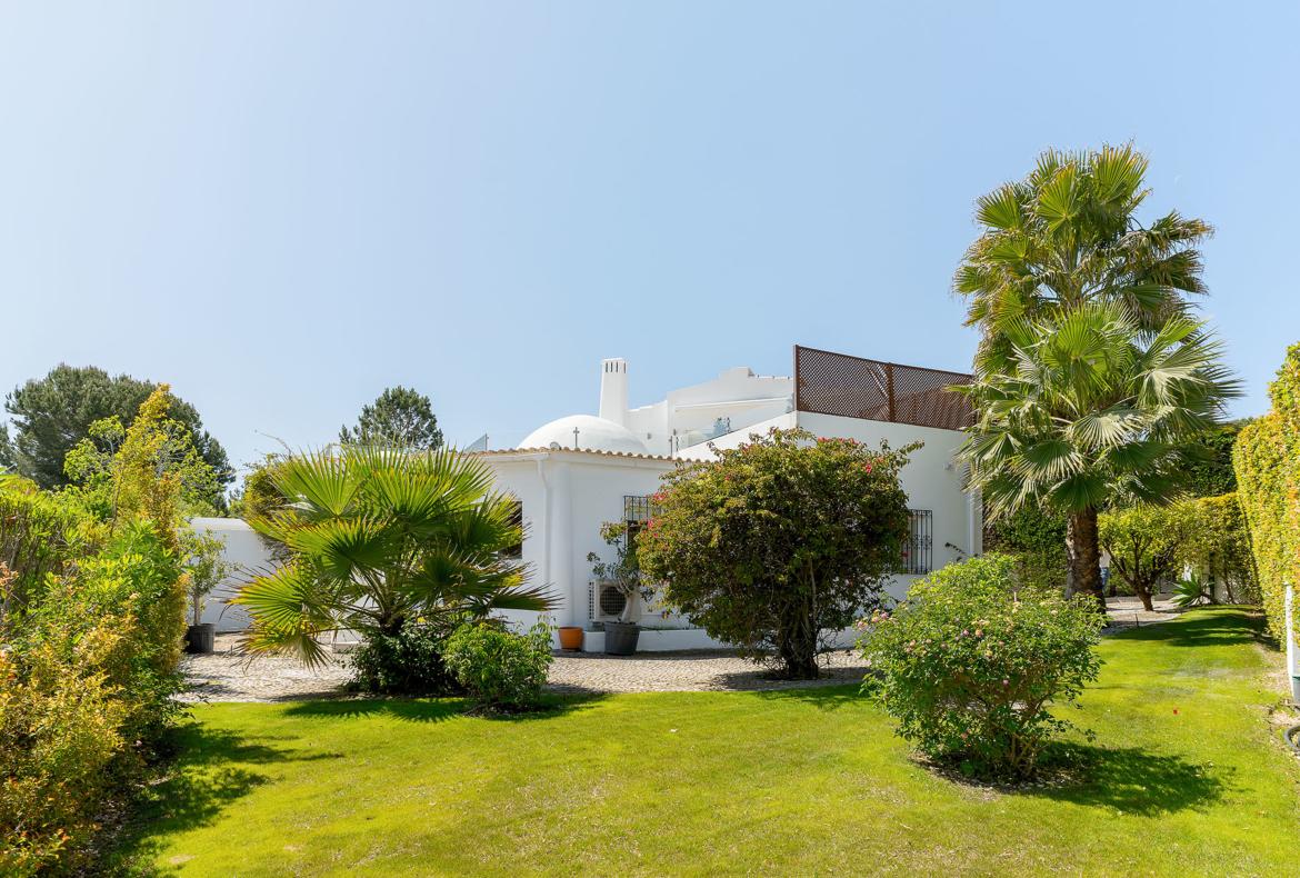 Luxury 3 bedroom holiday villa with private pool in Algarve Portugal (PV2862)