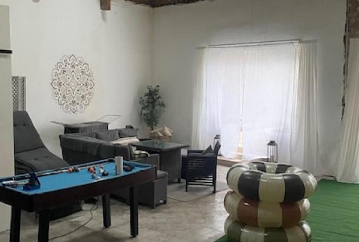 House in Cruzy with Private Pool, Internet and Aircon. Sleeps 8-10. (CRU104)