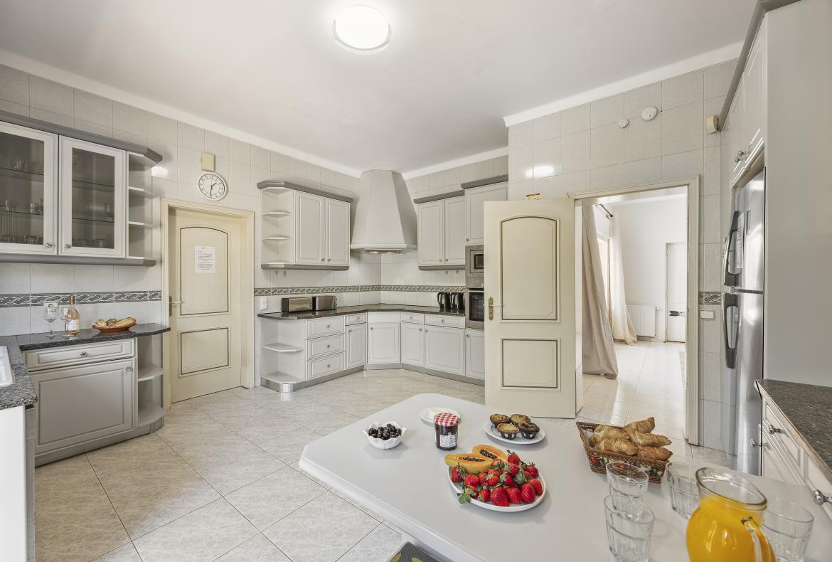 Luxury 8 bedroom holiday villa with private pool in Algarve Portugal (PV1738)