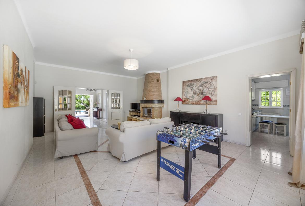 Luxury 8 bedroom holiday villa with private pool in Algarve Portugal (PV1738)