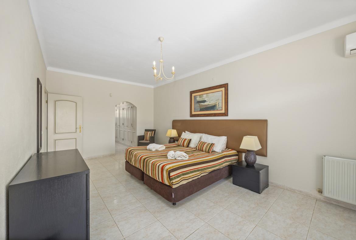 Luxury 8 bedroom holiday villa with private pool in Algarve Portugal (PV1738)