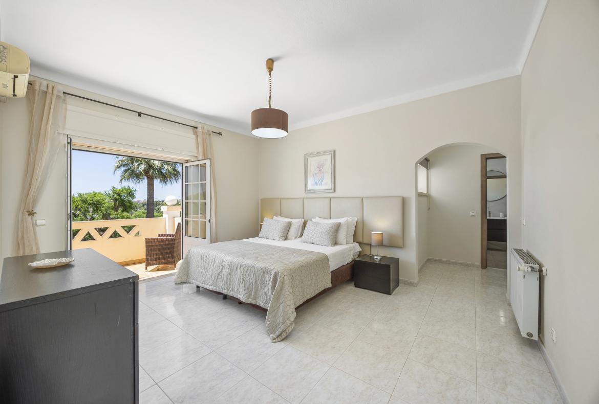 Luxury 8 bedroom holiday villa with private pool in Algarve Portugal (PV1738)