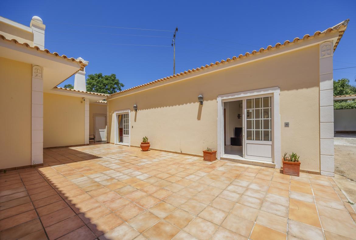 Luxury 8 bedroom holiday villa with private pool in Algarve Portugal (PV1738)