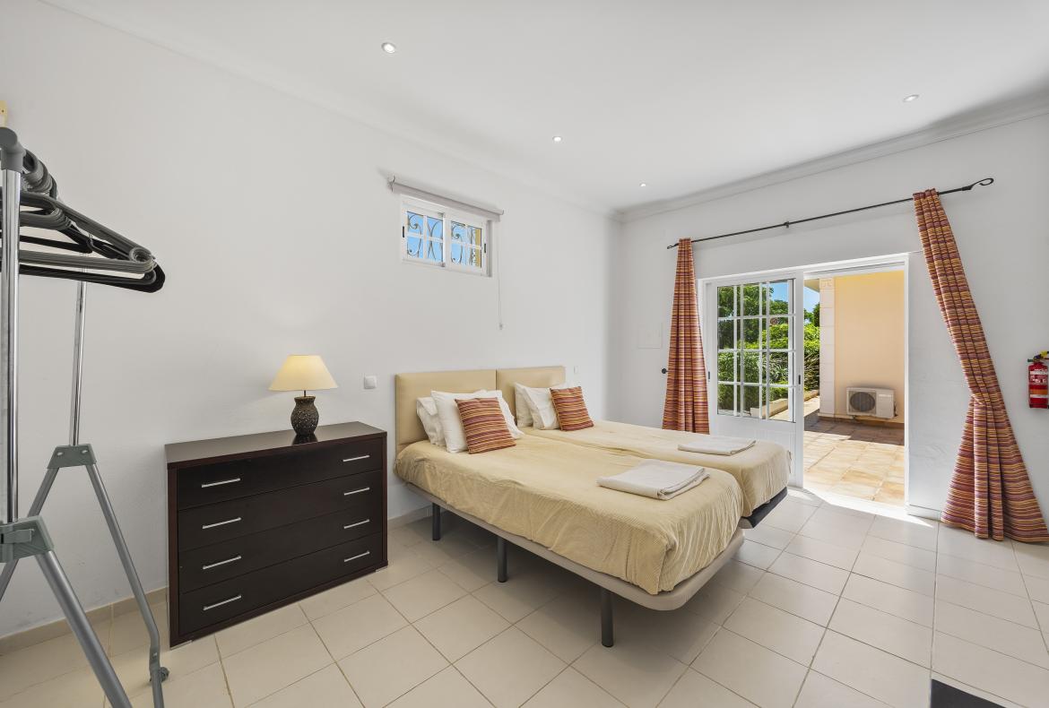 Luxury 8 bedroom holiday villa with private pool in Algarve Portugal (PV1738)