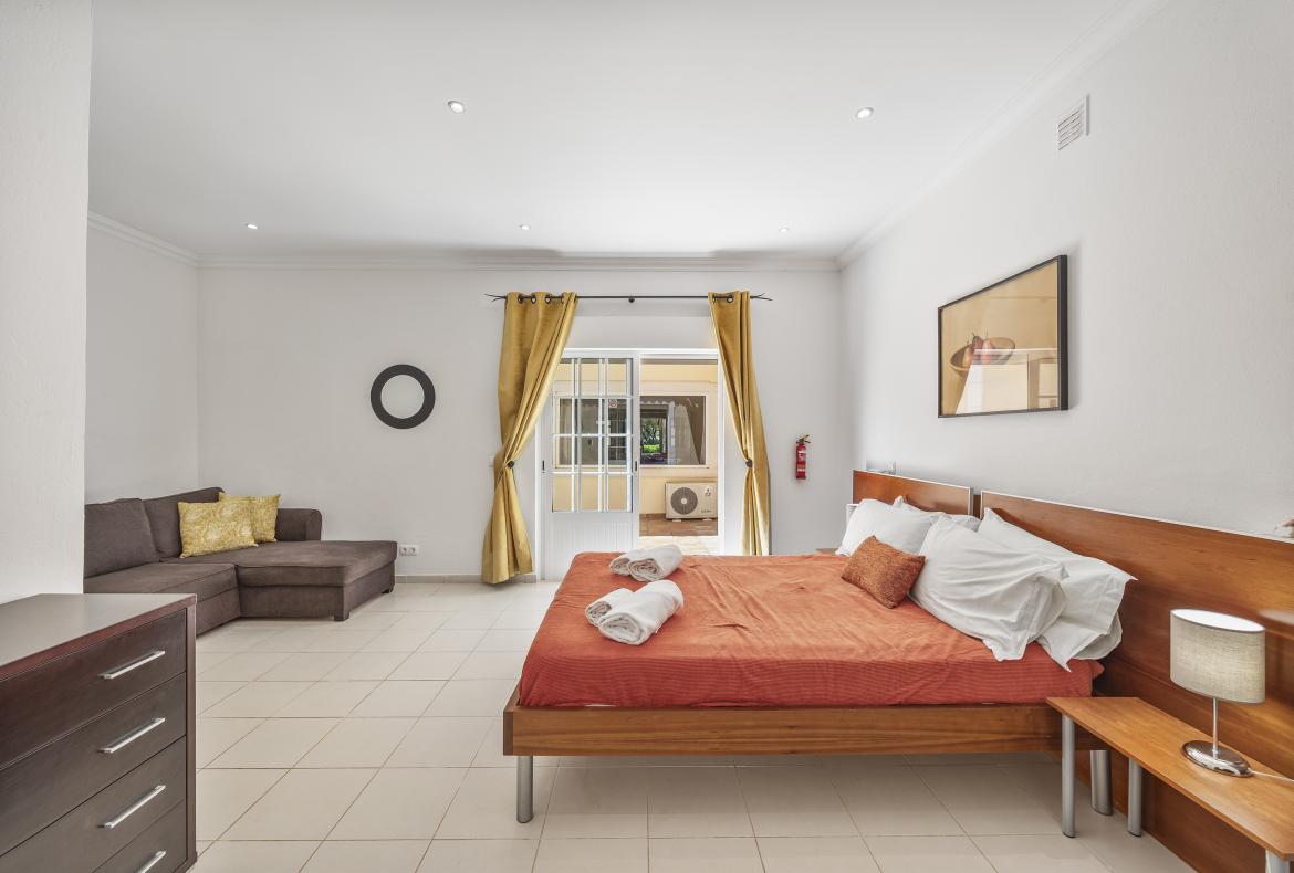 Luxury 8 bedroom holiday villa with private pool in Algarve Portugal (PV1738)