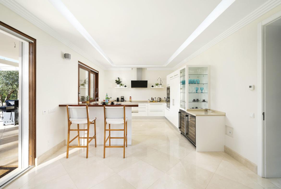 Luxury 6 bedroom holiday villa with private pool in Algarve Portugal (PV2729)