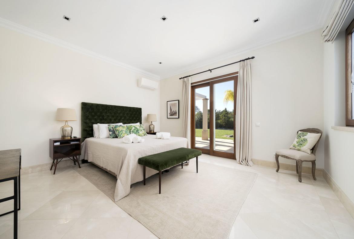 Luxury 6 bedroom holiday villa with private pool in Algarve Portugal (PV2729)