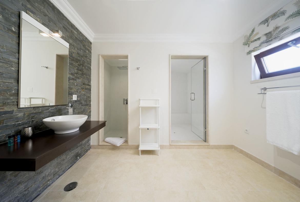 Luxury 6 bedroom holiday villa with private pool in Algarve Portugal (PV2729)
