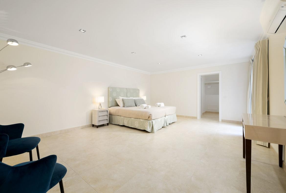 Luxury 6 bedroom holiday villa with private pool in Algarve Portugal (PV2729)