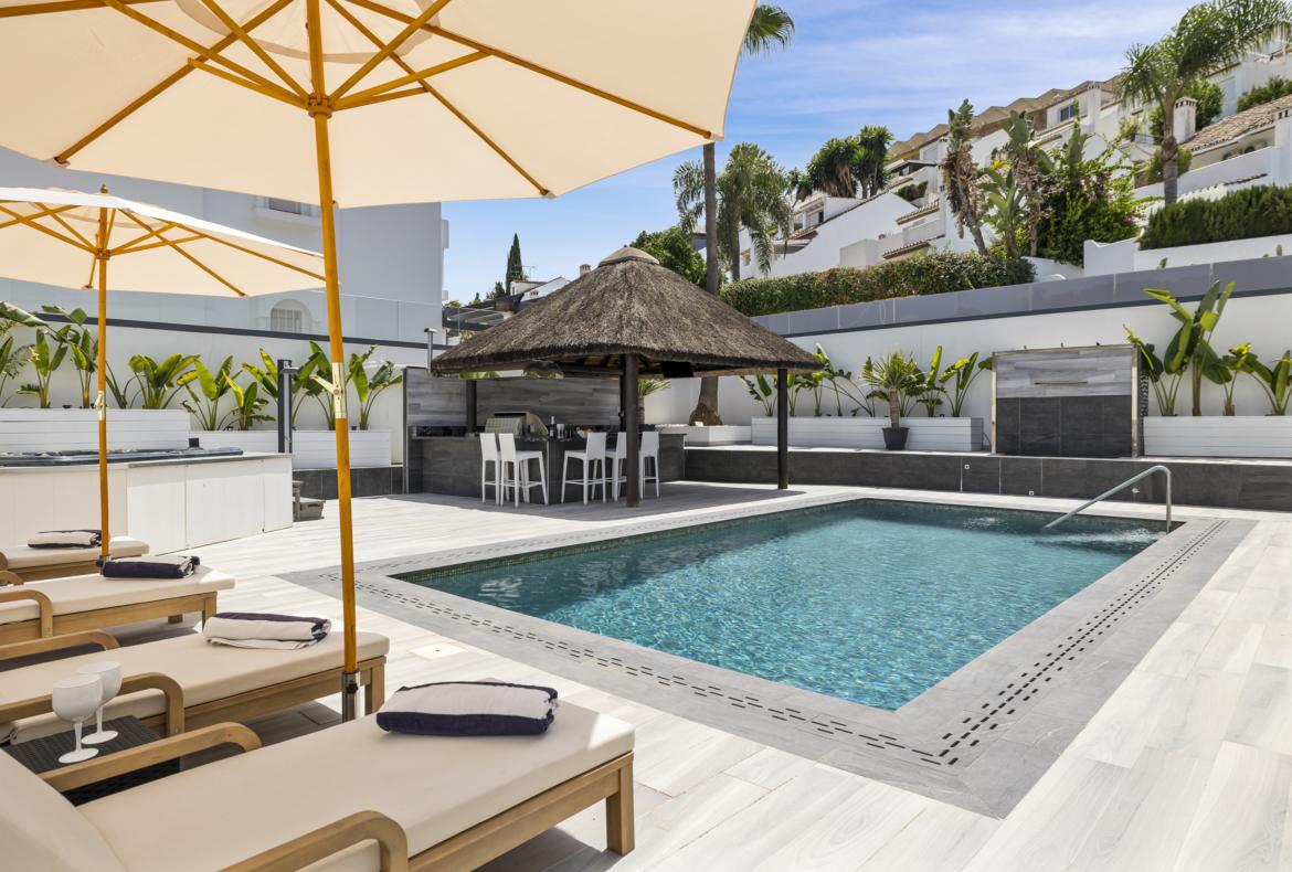 Luxury 5 bedroom holiday villa with private pool in Costa del Sol Spain (PV2994)