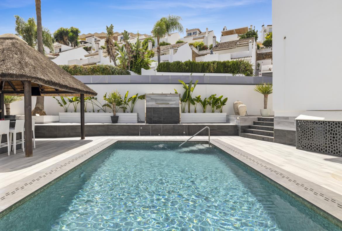 Luxury 5 bedroom holiday villa with private pool in Costa del Sol Spain (PV2994)