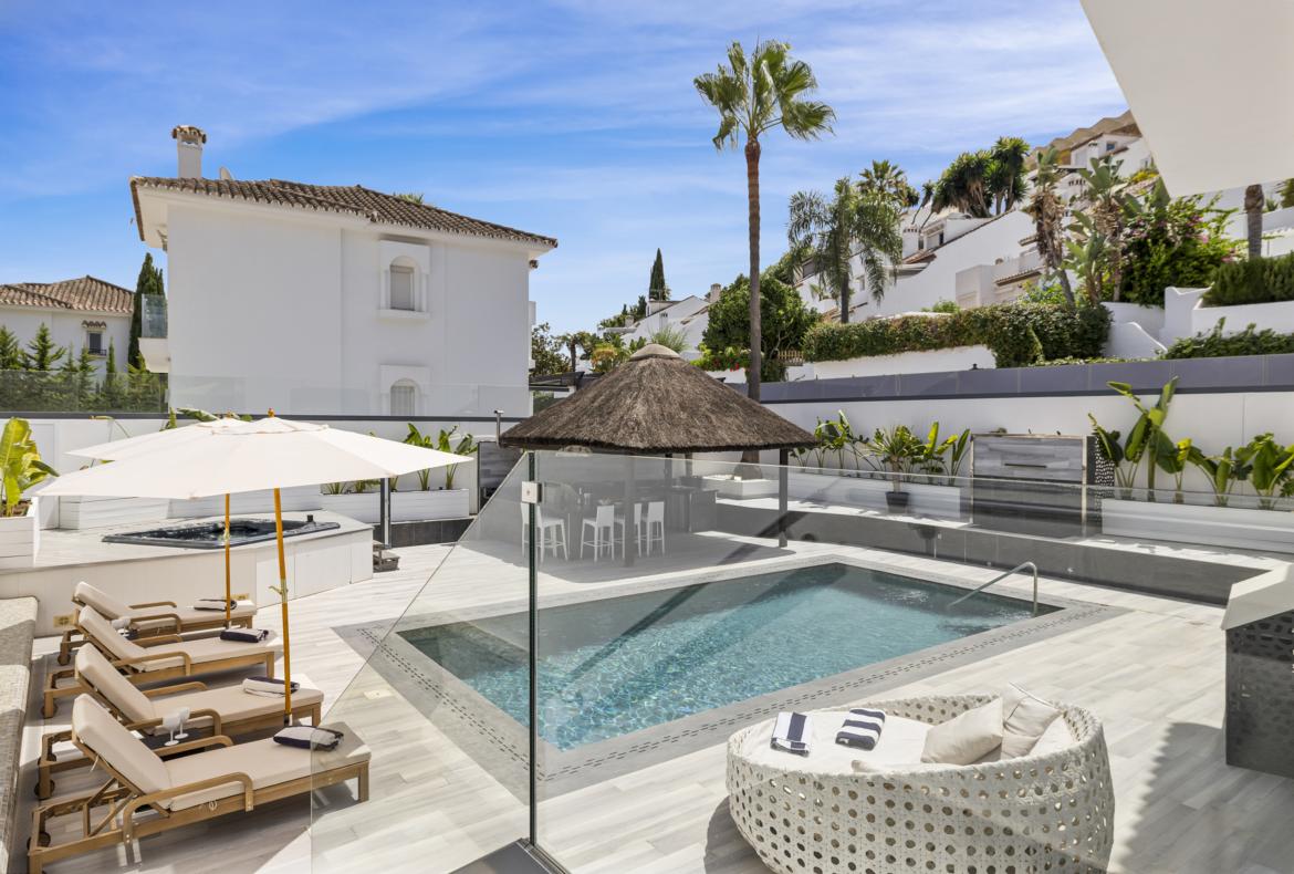 Luxury 5 bedroom holiday villa with private pool in Costa del Sol Spain (PV2994)