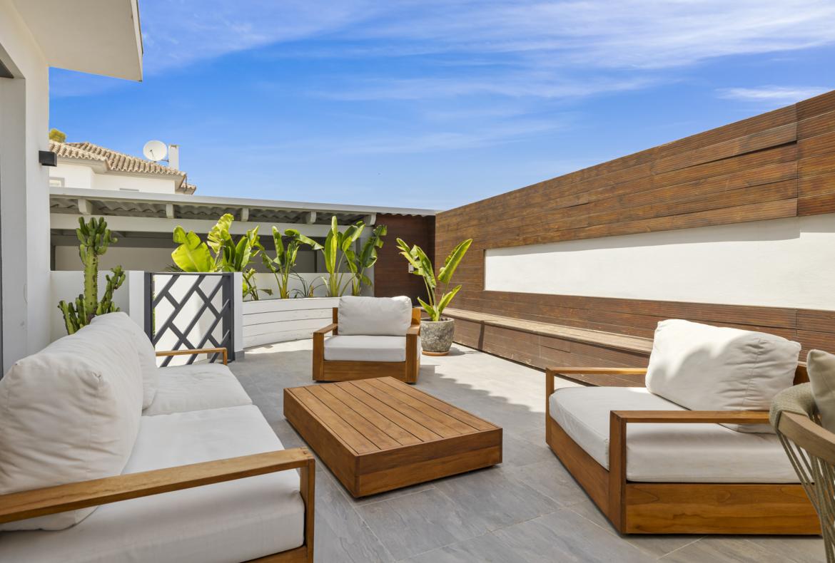 Luxury 5 bedroom holiday villa with private pool in Costa del Sol Spain (PV2994)