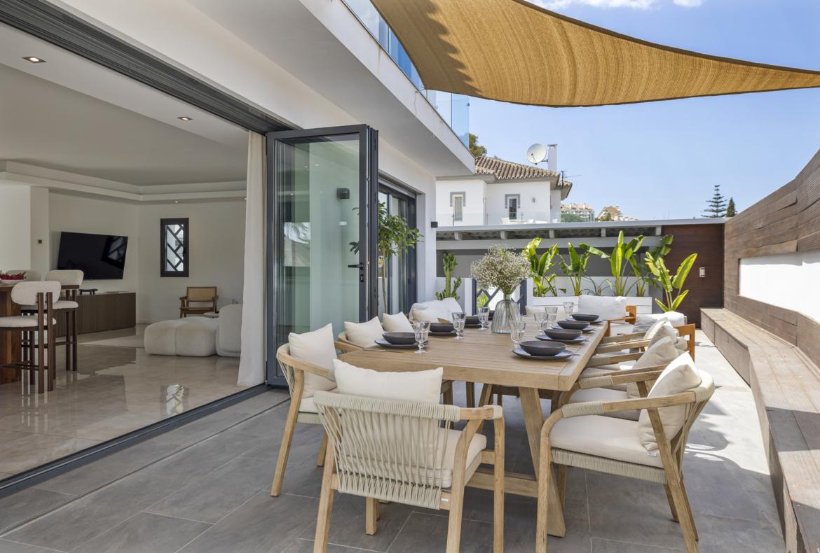 Luxury 5 bedroom holiday villa with private pool in Costa del Sol Spain (PV2994)