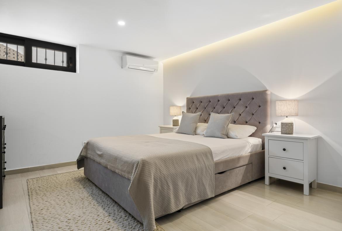 Luxury 5 bedroom holiday villa with private pool in Costa del Sol Spain (PV2994)